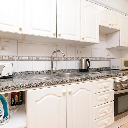 Cosy Communal Heated Pool Apartamento Los Cristianos (Tenerife)