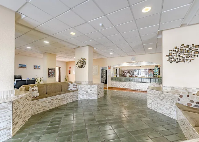 Cosy Communal Heated Pool Apartment *