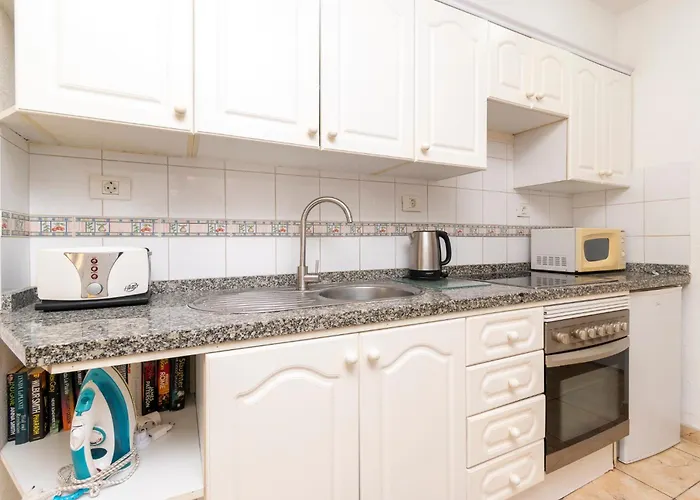 Cosy Communal Heated Pool Apartamento Los Cristianos (Tenerife)